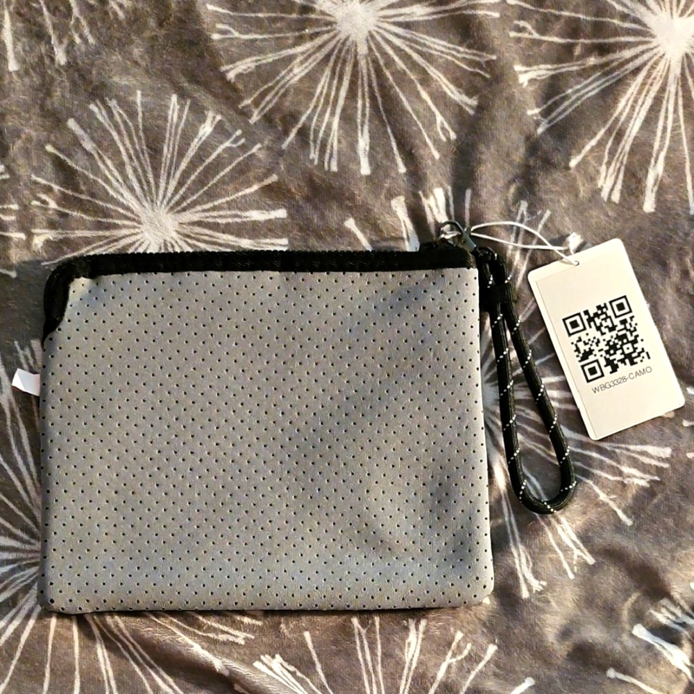 🎉HP🎉 Marleylilly Neoprene Wristlet - Picture 2 of 3